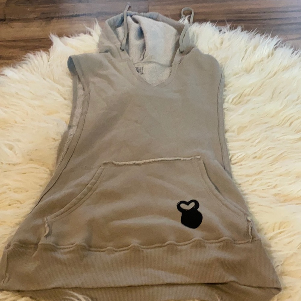 Belle and bell sleeveless shirt x small